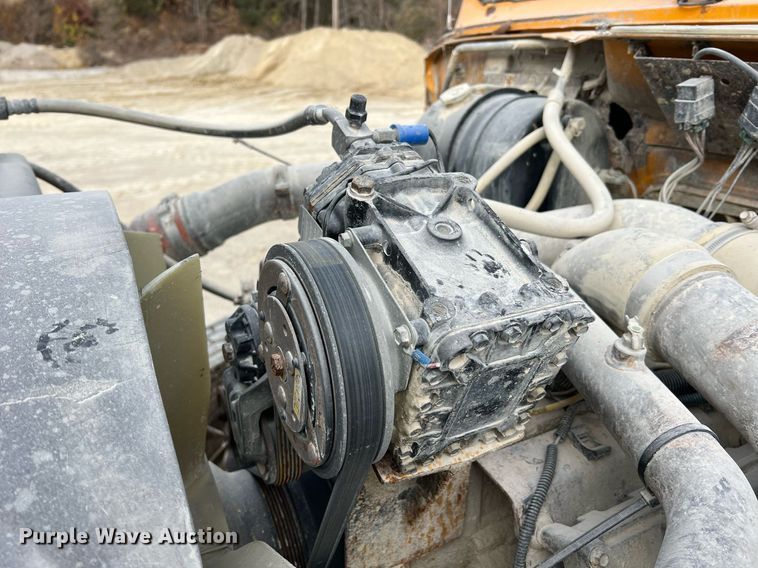 image for item NM9001 2002 International 2554 dump truck