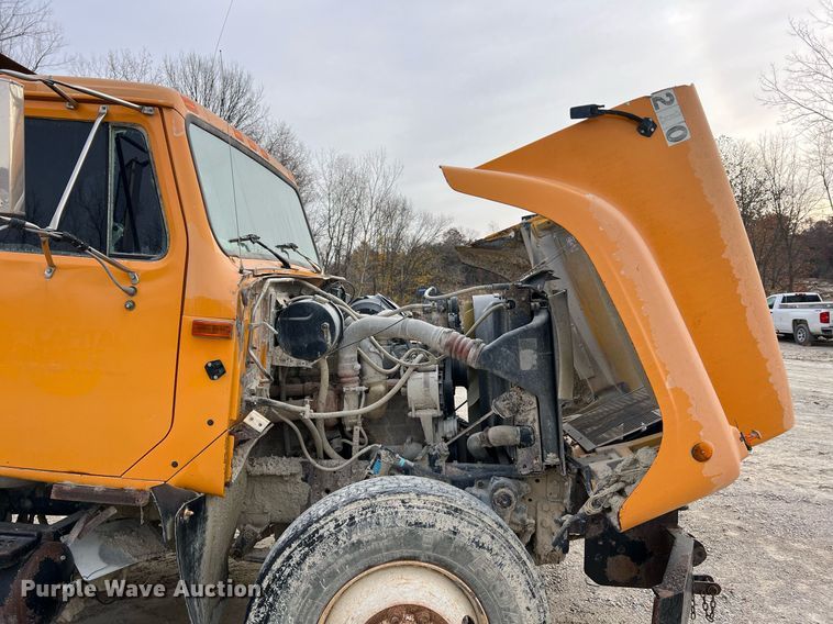 image for item NM9001 2002 International 2554 dump truck