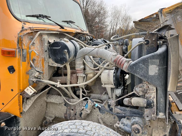 image for item NM9001 2002 International 2554 dump truck