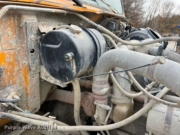 image for item NM9001 2002 International 2554 dump truck