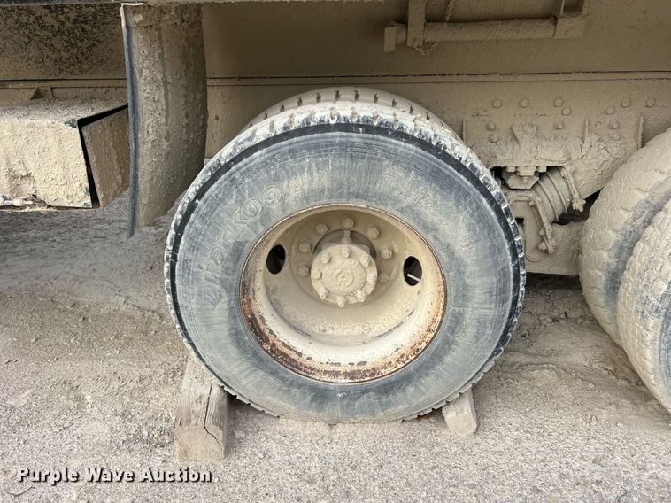 image for item NM9001 2002 International 2554 dump truck