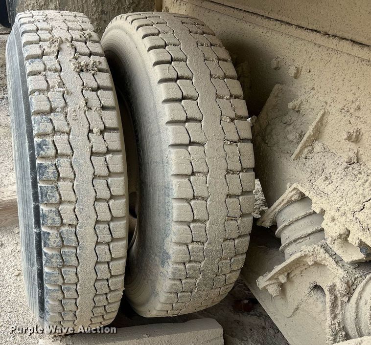 image for item NM9001 2002 International 2554 dump truck