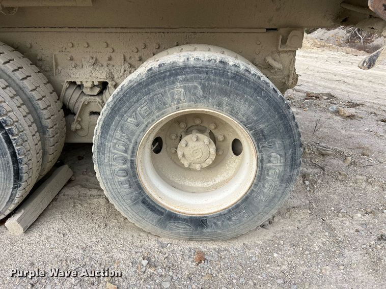 image for item NM9001 2002 International 2554 dump truck