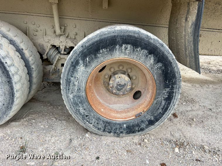 image for item NM9001 2002 International 2554 dump truck