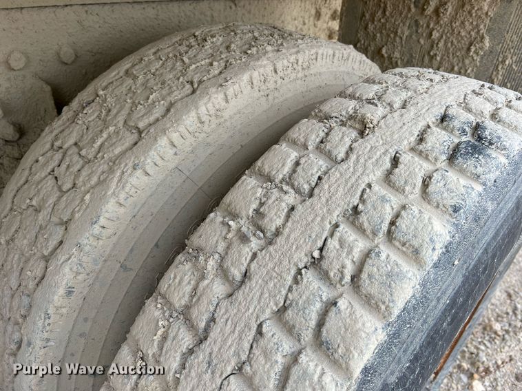 image for item NM9001 2002 International 2554 dump truck