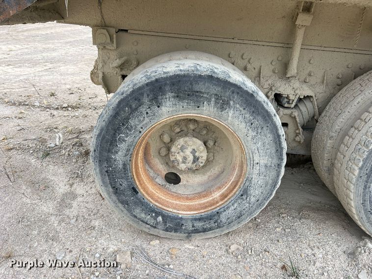 image for item NM9001 2002 International 2554 dump truck