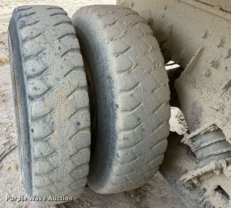 image for item NM9001 2002 International 2554 dump truck