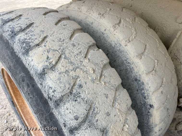 image for item NM9001 2002 International 2554 dump truck