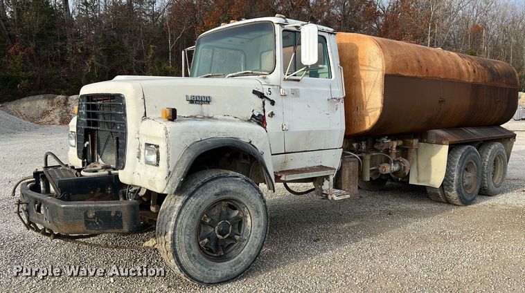 image for item NM9002 1982 Ford L8000 water truck