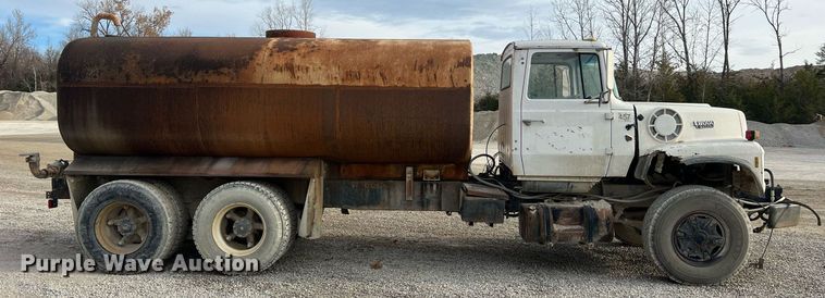 image for item NM9002 1982 Ford L8000 water truck