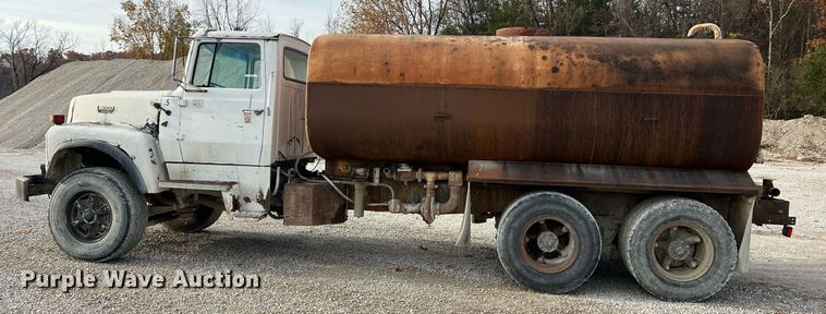 image for item NM9002 1982 Ford L8000 water truck