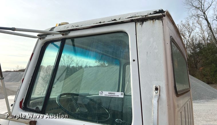 image for item NM9002 1982 Ford L8000 water truck