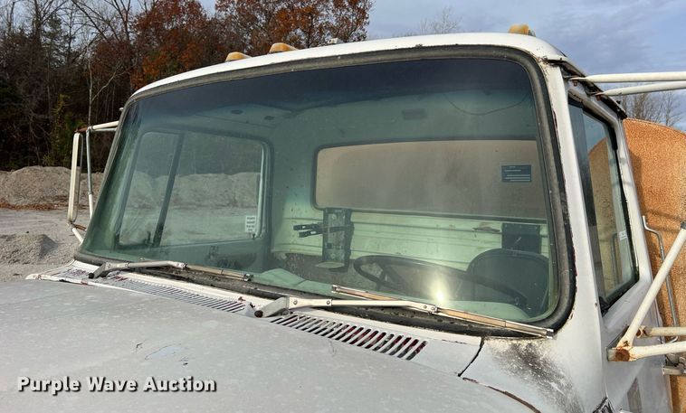 image for item NM9002 1982 Ford L8000 water truck