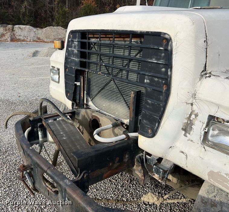 image for item NM9002 1982 Ford L8000 water truck