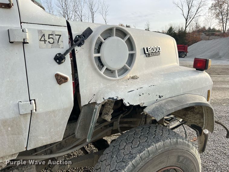 image for item NM9002 1982 Ford L8000 water truck