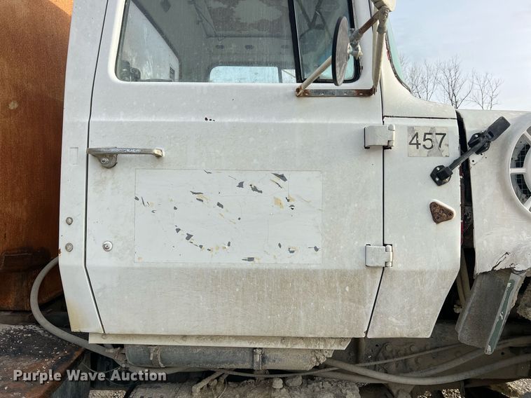 image for item NM9002 1982 Ford L8000 water truck