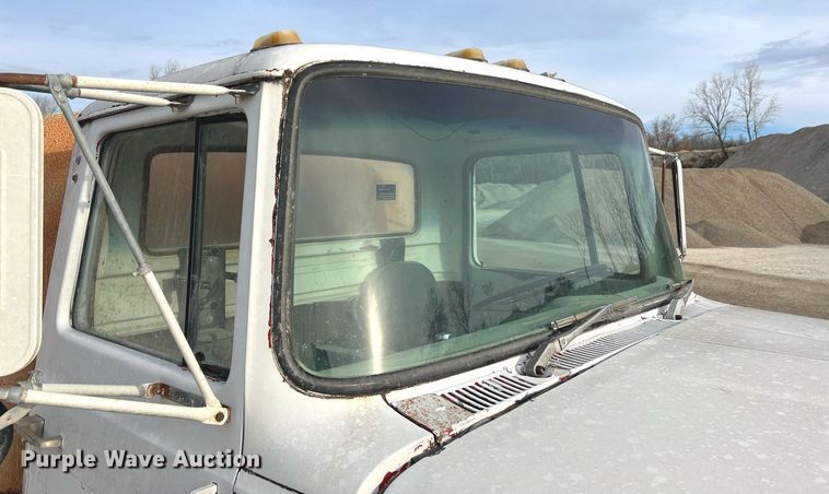 image for item NM9002 1982 Ford L8000 water truck