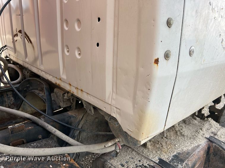 image for item NM9002 1982 Ford L8000 water truck