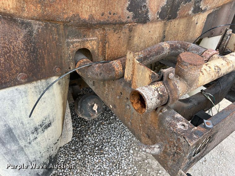 image for item NM9002 1982 Ford L8000 water truck