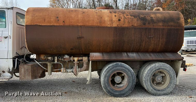 image for item NM9002 1982 Ford L8000 water truck