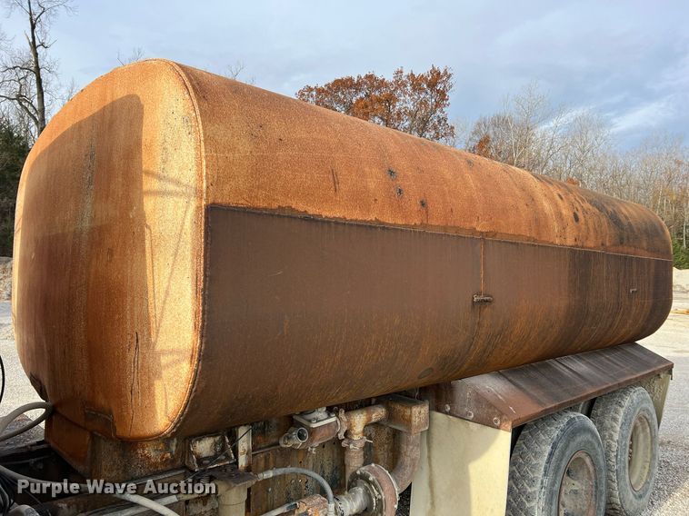 image for item NM9002 1982 Ford L8000 water truck