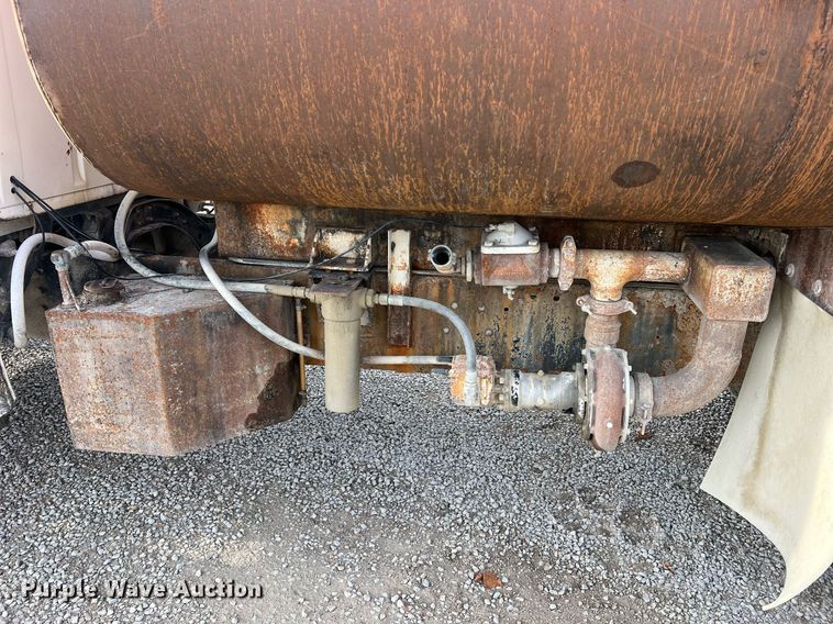 image for item NM9002 1982 Ford L8000 water truck