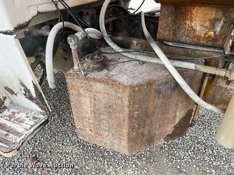 image for item NM9002 1982 Ford L8000 water truck