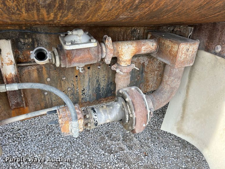 image for item NM9002 1982 Ford L8000 water truck