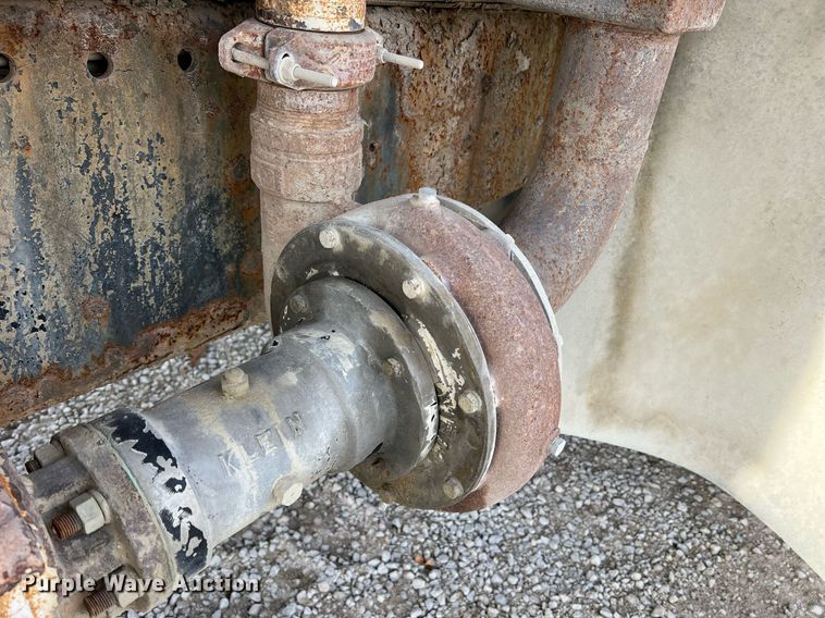 image for item NM9002 1982 Ford L8000 water truck