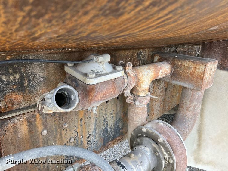 image for item NM9002 1982 Ford L8000 water truck