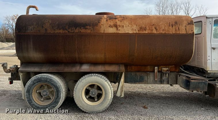 image for item NM9002 1982 Ford L8000 water truck