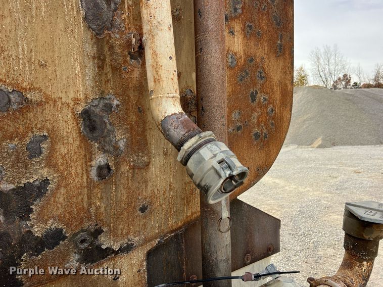 image for item NM9002 1982 Ford L8000 water truck