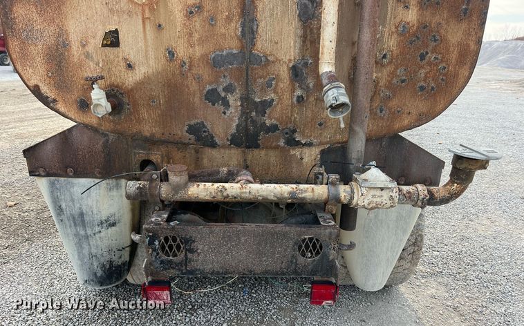 image for item NM9002 1982 Ford L8000 water truck