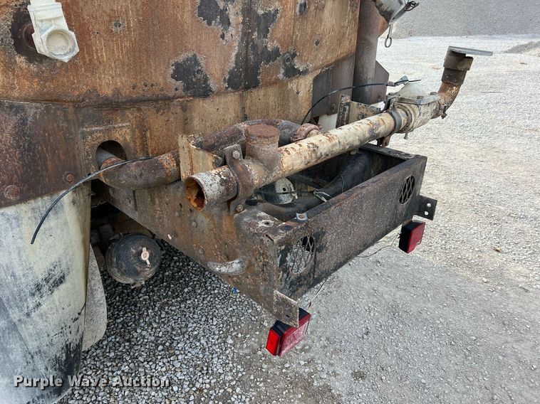 image for item NM9002 1982 Ford L8000 water truck