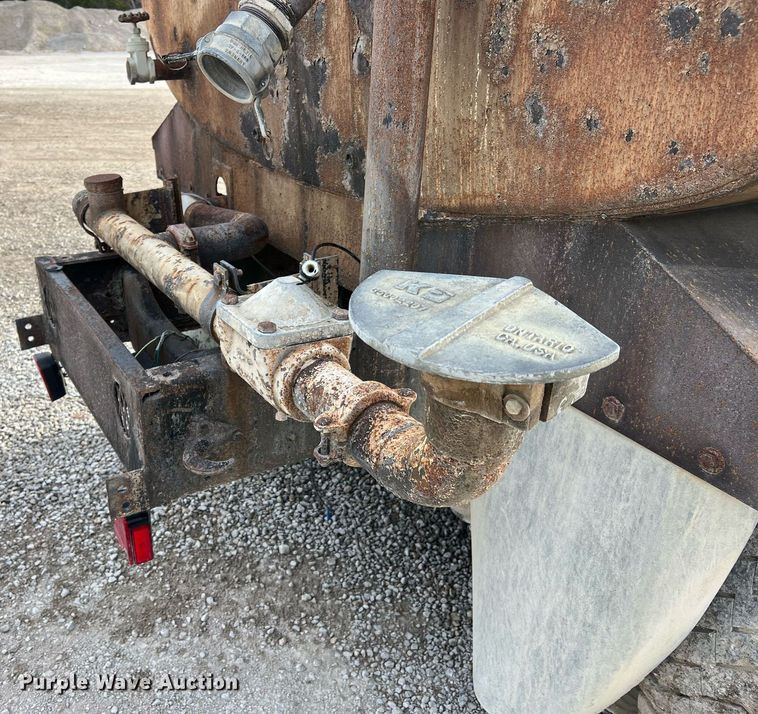 image for item NM9002 1982 Ford L8000 water truck