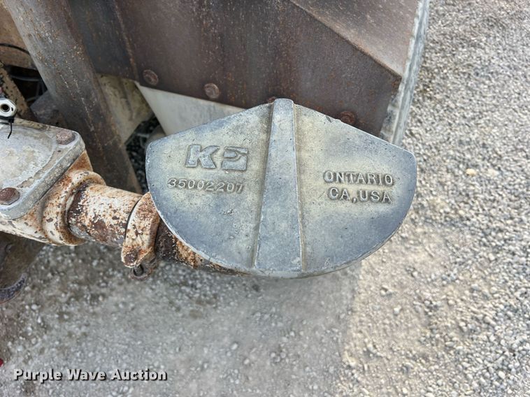 image for item NM9002 1982 Ford L8000 water truck