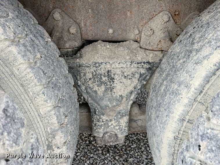 image for item NM9002 1982 Ford L8000 water truck