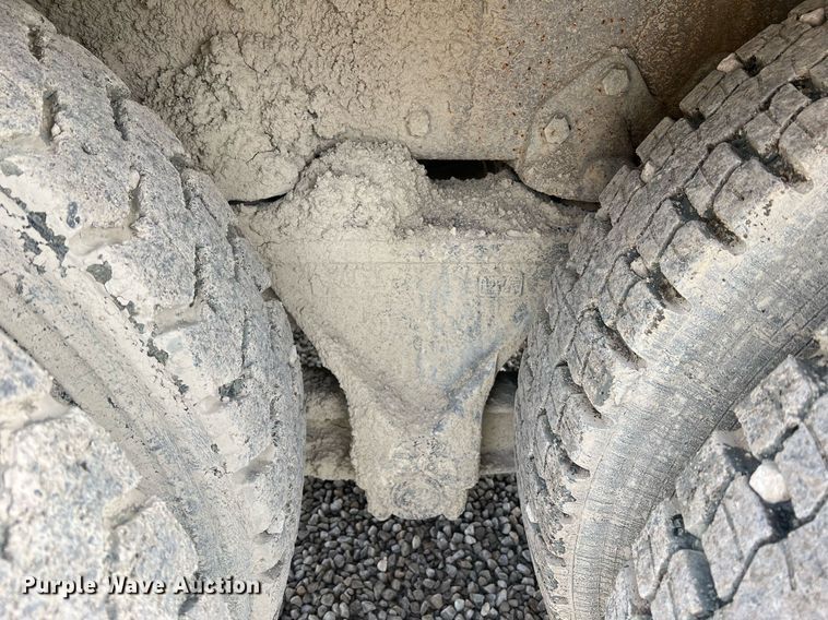 image for item NM9002 1982 Ford L8000 water truck