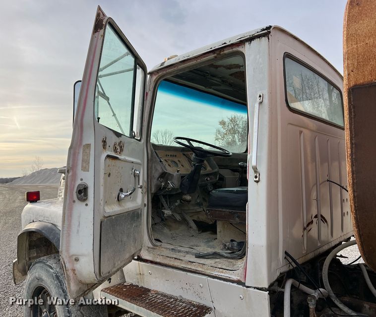 image for item NM9002 1982 Ford L8000 water truck