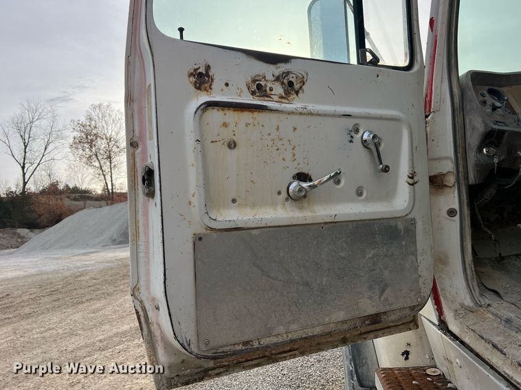 image for item NM9002 1982 Ford L8000 water truck