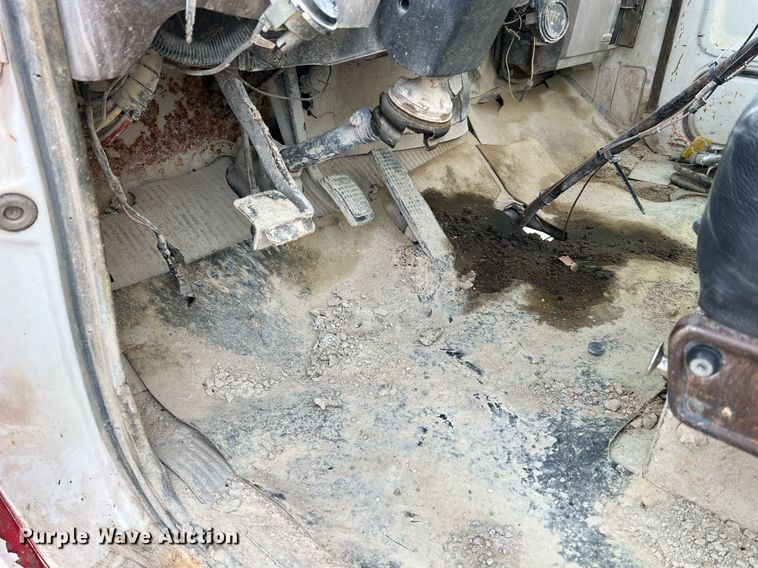 image for item NM9002 1982 Ford L8000 water truck