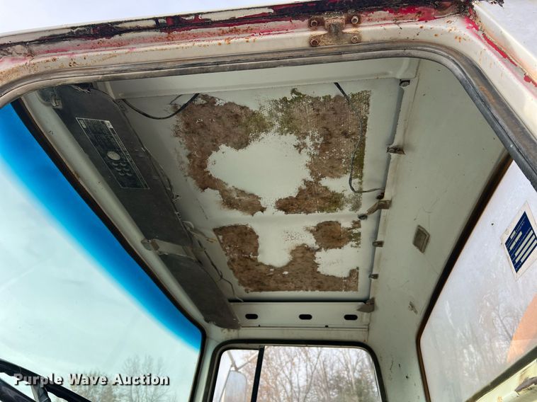 image for item NM9002 1982 Ford L8000 water truck