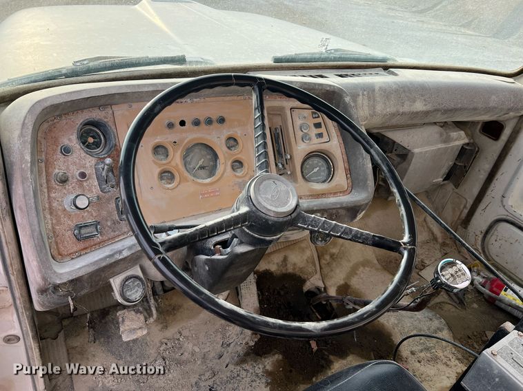 image for item NM9002 1982 Ford L8000 water truck