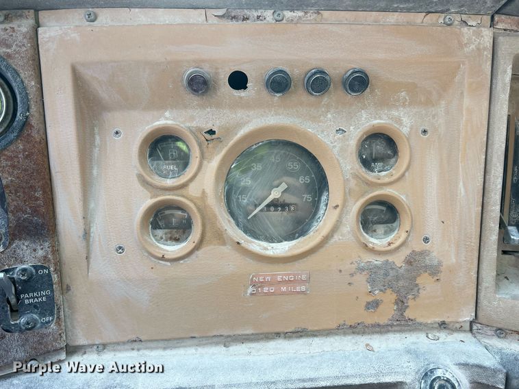 image for item NM9002 1982 Ford L8000 water truck