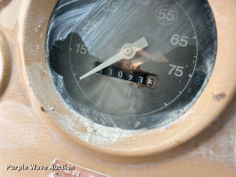 image for item NM9002 1982 Ford L8000 water truck