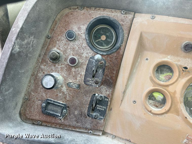 image for item NM9002 1982 Ford L8000 water truck