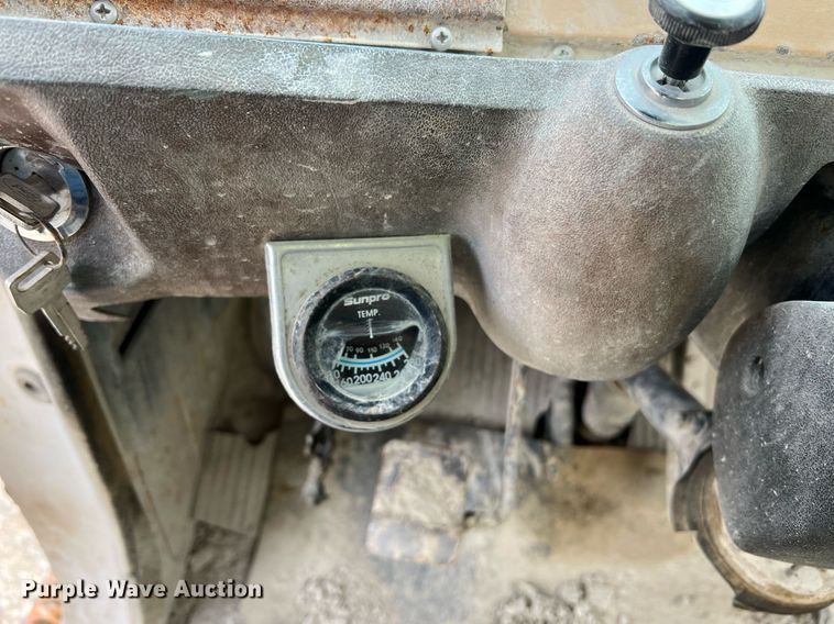 image for item NM9002 1982 Ford L8000 water truck