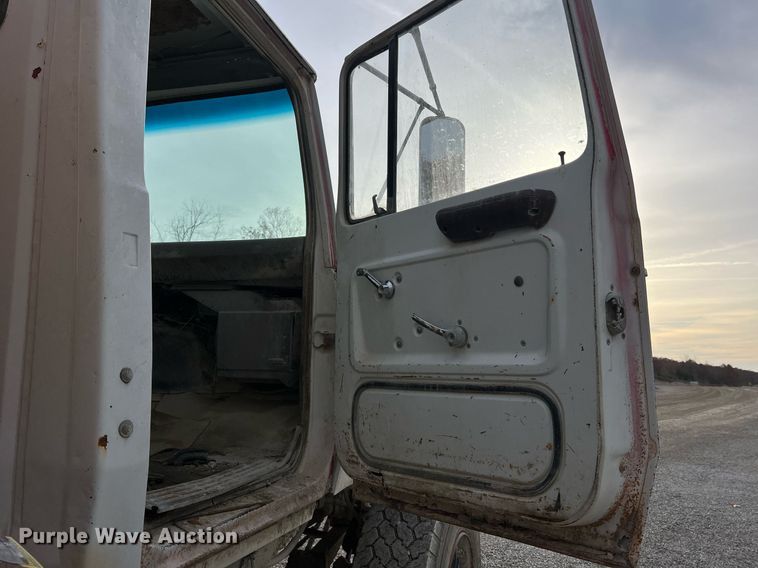 image for item NM9002 1982 Ford L8000 water truck