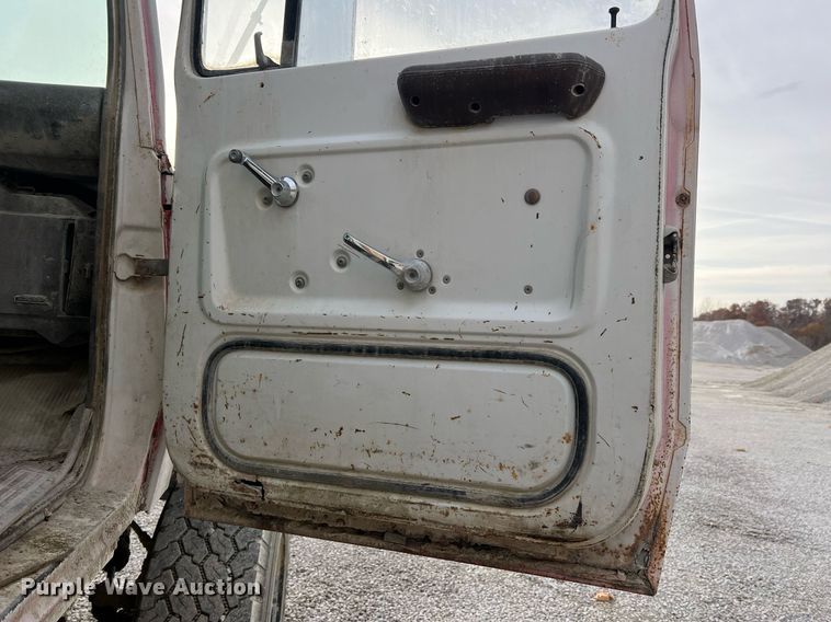 image for item NM9002 1982 Ford L8000 water truck