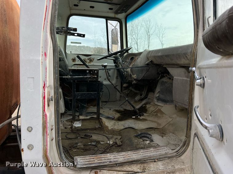 image for item NM9002 1982 Ford L8000 water truck